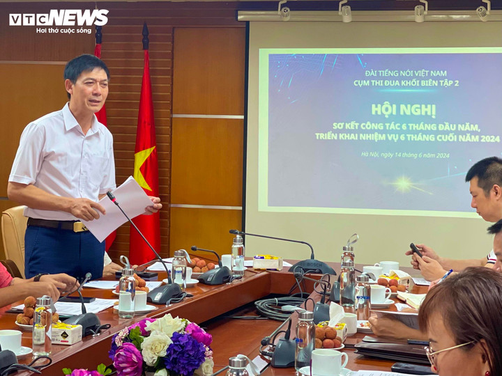 Ông Nguyễn Văn Bình - Phó giám đốc Đài Truyền hình Kỹ thuật số VTC báo cáo tại hội nghị.