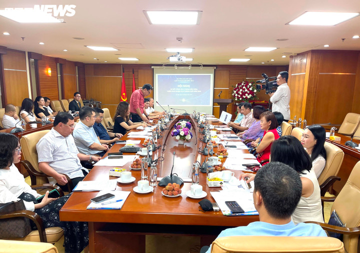 Toàn cảnh hội nghị.