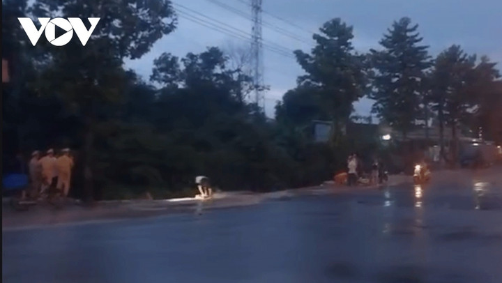 Lực lượng chức năng vẫn đang nỗ lực tìm kiếm nạn nhân.(Ảnh: ĐC)