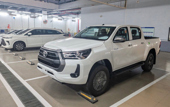 Ngoại hình không nổi bật, giá cao khiến Toyota Hilux gần như mất hút trong thời gian qua. (Ảnh: Ngô Minh)