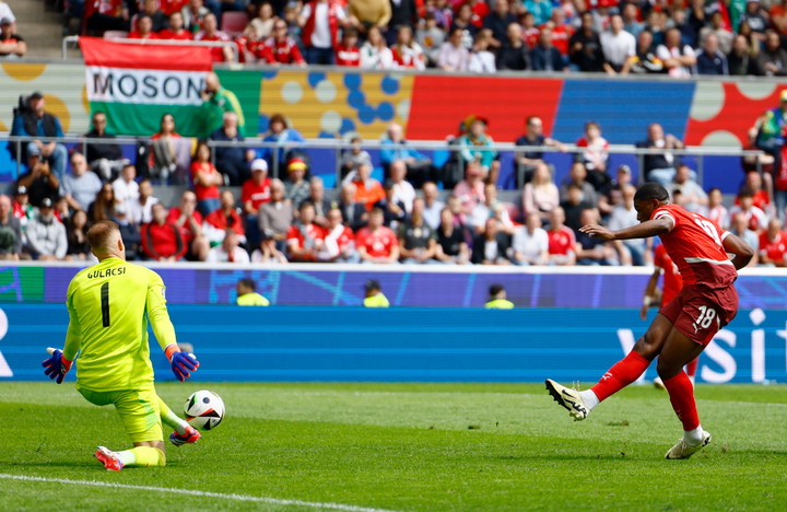 Duah ghi bàn trong lần đầu tiên ra sân tại EURO. (Ảnh: Reuters)