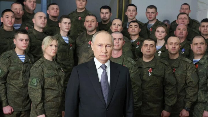 Tổng thống Nga Putin cho biết, gần 700.000 binh sỹ nước này đang tham gia chiến dịch quân sự đặc biệt ở Ukraine. (Ảnh: TASS)