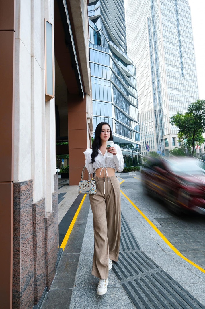 Cô cho biết ngoài nguyên nhân có niềm đam mê ăn uống, Mai Phương Thúy còn sở hữu cơ địa dễ tăng cân.