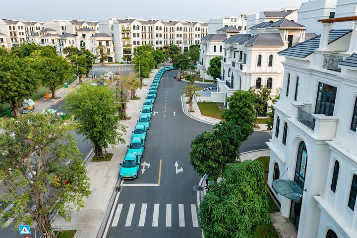 Những chiếc taxi Xanh SM chờ sẵn ngay dưới nhà, sẵn sàng đưa cư dân đến bất cứ đâu.