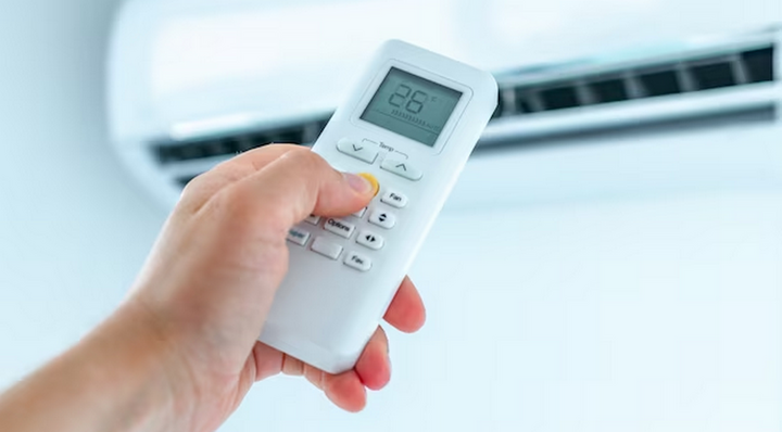 Bật điều hòa 26 độ C vào ban đêm có hợp lý? (Ảnh: Grandcomfort)