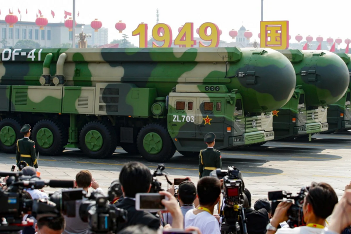 Tên lửa đạn đạo xuyên lục địa DF-41 của Trung Quốc trong cuộc duyệt binh ở Bắc Kinh năm 2019. (Ảnh: Reuters)