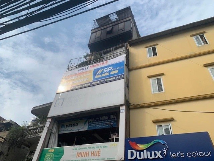 Những tầng lầu ám khói đen ám ảnh cư dân phố Định Công Hạ (Định Công, Hoàng Mai, Hà Nội).