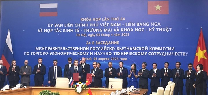 Việt Nam - Nga ký các thỏa thuận hợp tác khoa học công nghệ cao.