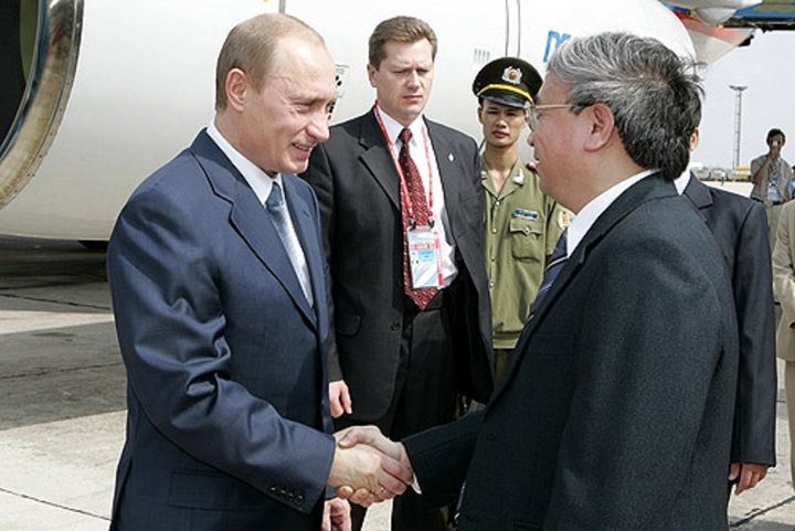 Tổng thống Nga Putin đến Việt Nam năm 2006.