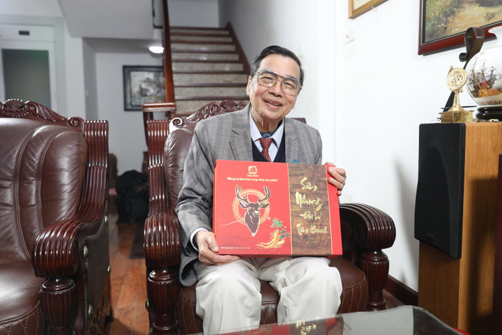 Sâm Nhung Đại Bổ Tâm Bình giúp PGS.TS Nguyễn Huy Oánh tăng cường sức khỏe để “chiến đấu” với ung thư.