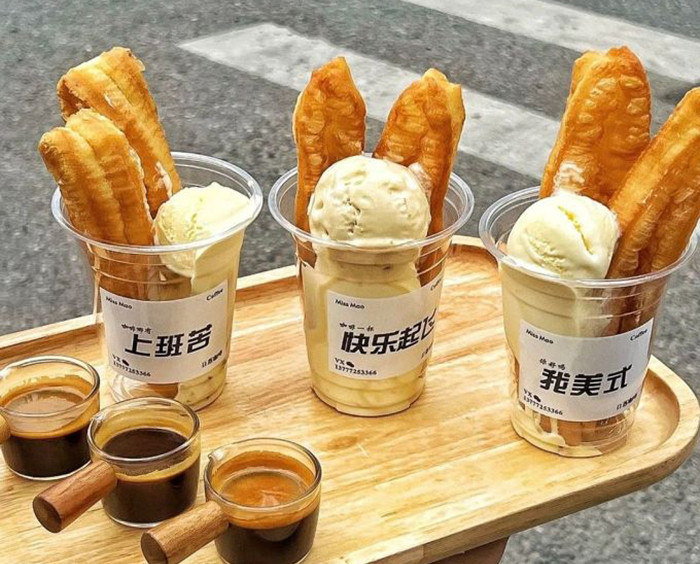 Những phần quẩy kèm kem và cà phê được rất nhiều thực khách đón nhận.