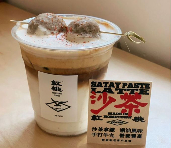 Trong mỗi cốc cà phê sẽ bao gồm 2 phần cá viên.