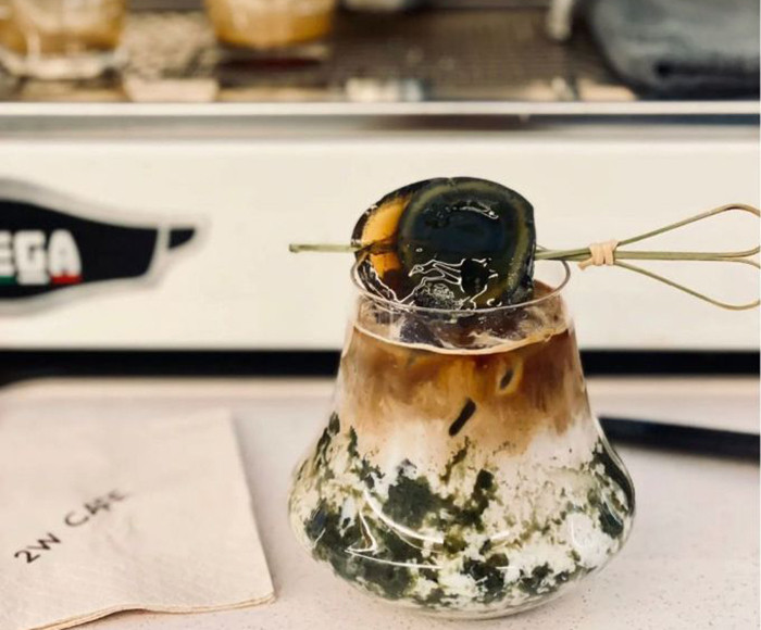 Sự kết hợp khá lạ miệng của cà phê và trứng bắc thảo.