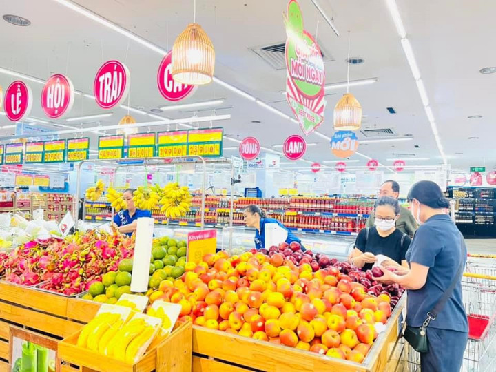 Lễ hội trái cây nội giảm giá trái cây nội ngoại nhập.