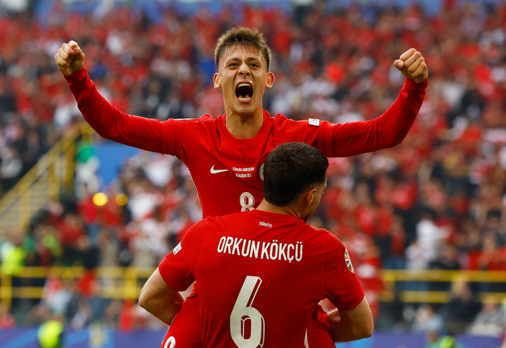 Khoảnh khắc tỏa sáng của Guler giúp Thổ Nhĩ Kỳ nắm lợi thế. (Ảnh: Reuters)