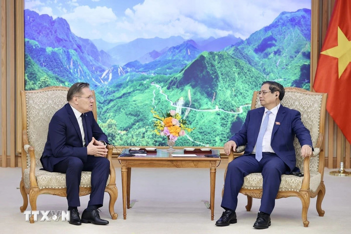 Thủ tướng Phạm Minh Chính tiếp Tổng Giám đốc Tập đoàn năng lượng hạt nhân Rosatom, ông Alexey Likhachev. (Ảnh: Dương Giang/TTXVN)