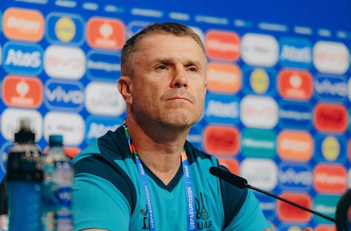 HLV Serhiy Rebrov chỉ trích học trò tại buổi họp báo sau trận thua Romania.