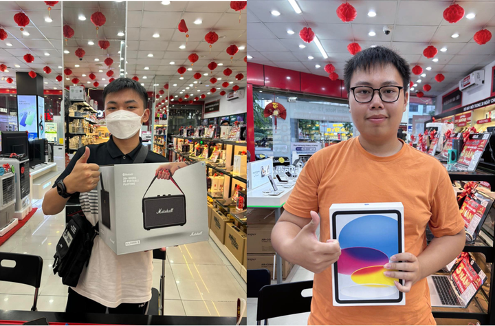 Khách hàng Nguyễn Thành Đạt và Nguyễn Hoàng Hiệp nhận quà của chương trình.