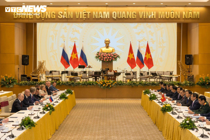 Quang cảnh buổi làm việc.