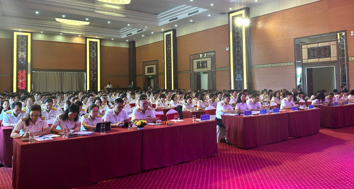 Các đại biểu tham dự hội nghị.