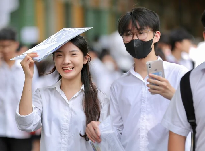 Mức lương đang là vấn đề được nhiều bạn trẻ quan tâm. (Ảnh minh họa)