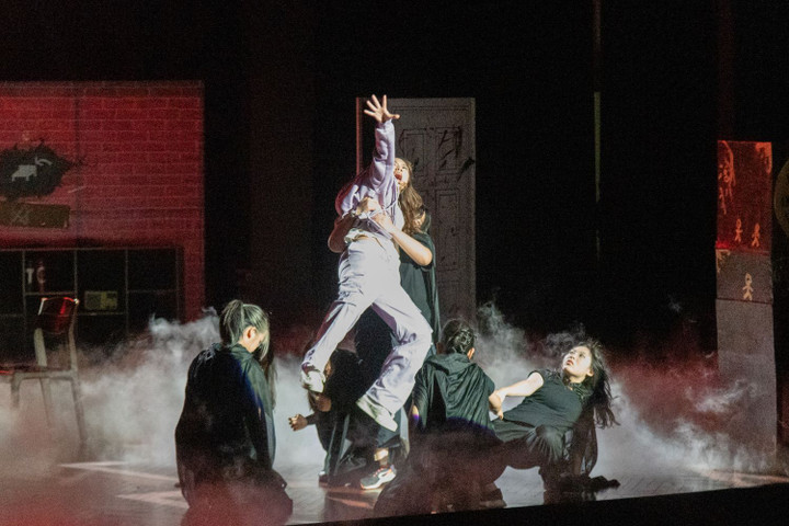 Với tính chất thực tế xen lẫn huyền ảo, English Performance 2024 đã xây dựng nên một câu chuyện ý nghĩa xoay quanh thông điệp về tình bạn, tình cảm gia đình, và tình người. Đó là hành trình hoàn thiện bản thân, trở thành phiên bản tốt đẹp nhất của chính mình, kiếm tìm bản ngã với cái đẹp, cái thiện, và khám phá góc khuất của những thứ tưởng chừng như hào nhoáng.