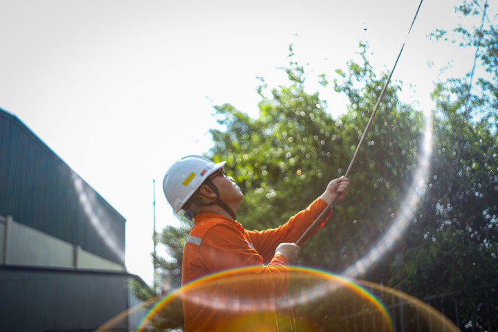 Thơuf tiết nắng nóng, sản lượng điện tiêu thụ lại lập kỷ lục mới. (Ảnh: EVN)