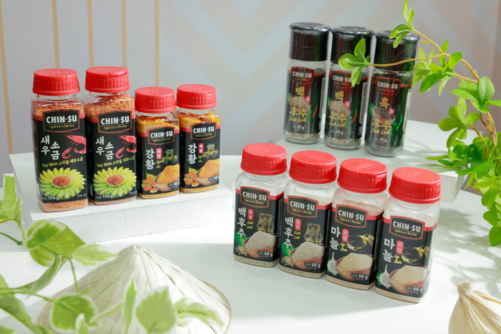 Bộ sưu tập gia vị Spices & Herbs chắc lọc nguồn nguyên liệu chất lượng cao, sạch và đặc trưng của Việt Nam.