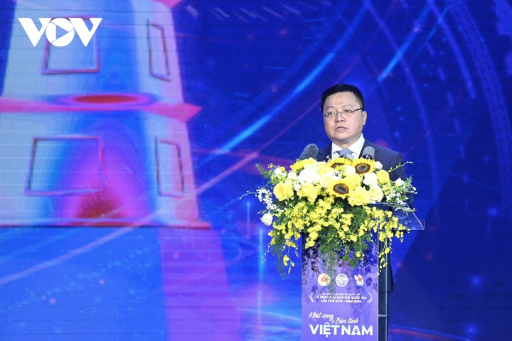 Ông Lê Quốc Minh, Tổng Biên tập Báo Nhân Dân, Chủ tịch Hội Nhà báo Việt Nam, Chủ tịch Hội đồng Giải Báo chí Quốc gia lần thứ XVIII - 2023 phát biểu khai mạc buổi lễ.