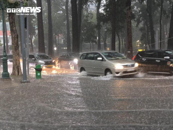 Thời tiết TP.HCM hôm nay 21/6, mây gián đoạn, ngày nắng, chiều tối và tối có mưa rào và dông rải rác, cục bộ có mưa to.