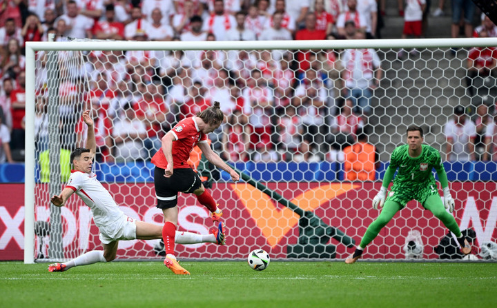 Baumgartner lập công sau hơn 1 tiếng thi đấu mờ nhạt. (Ảnh: Reuters)