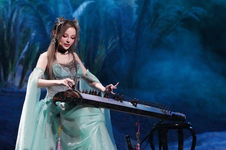 Các thành viên của Lunas khiến sân khấu "bùng nổ" với phần trình diễn cá nhân.