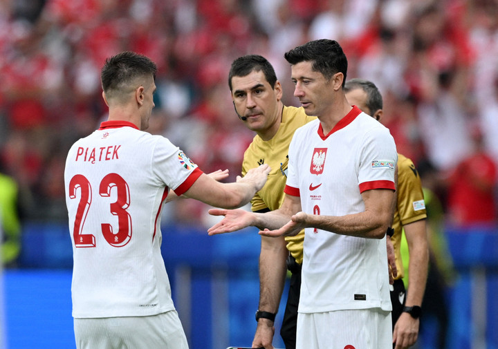 Lewandowski ra sân trận đầu tiên tại EURO 2024. (Ảnh: Reuters)