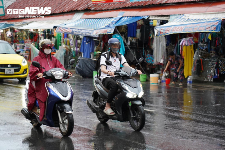 Thời tiết TP.HCM hôm nay 22/6, chiều tối và tối có mưa dông xuất hiện nhiều nơi, cục bộ có mưa to.