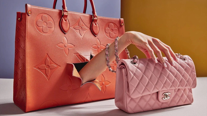 Những chiếc túi Dior không hề "sạch" hay tôn vinh giá trị của nghề thủ công như LVMH từng theo đuổi. (Ảnh minh họa: The New York Times)