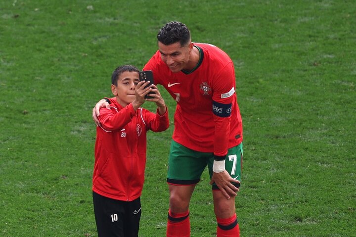 The first fan ran into the field and asked to take a photo with Ronaldo