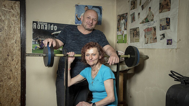 Bà Alena Coufal từng là vận động viên cử tạ chuyên nghiệp.