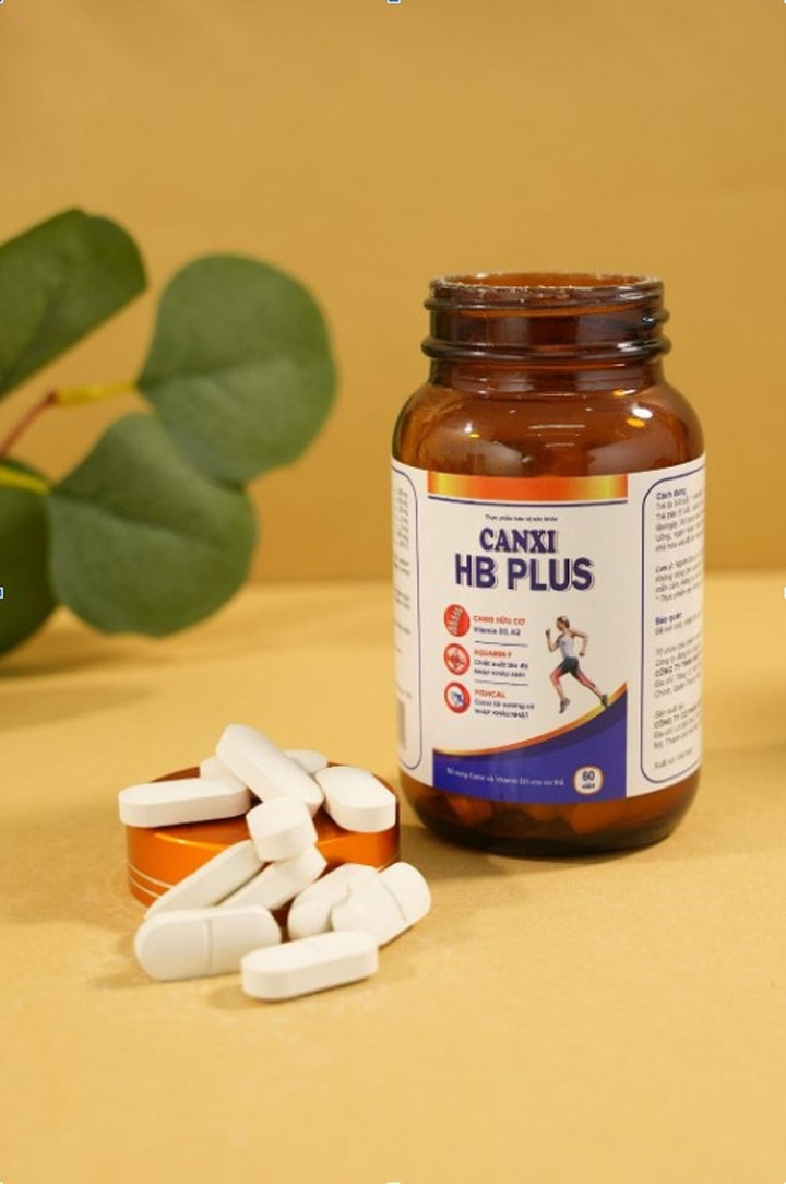 Canxi HB Plus giúp trẻ cao lớn, khỏe mạnh nhờ sự kết hợp giữa thành phần canxi vô cơ, vitamin D, K3 và các dưỡng chất cần thiết khác.