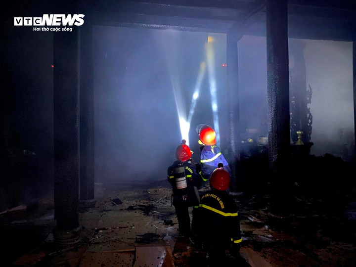 Chính điện chùa Thuyền Lâm gần như bị thiêu rụi hoàn toàn sau vụ cháy. (Ảnh: CACC)