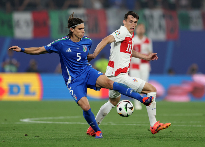 Riccardo Calafiori chuộc lỗi bằng pha kiến tạo ở phút 98.