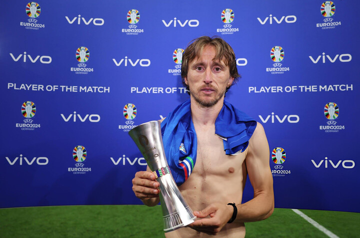 Luka Modric giành danh hiệu cầu thủ xuất sắc nhất trận Croatia 1-1 Italy.