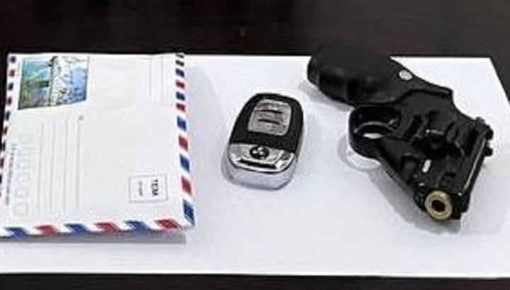 Khẩu súng tang vật.