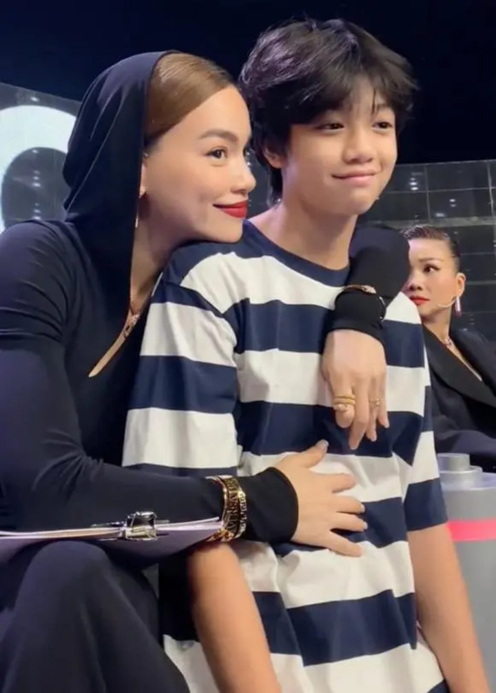 Hồ Ngọc Hà cho biết cô không đặt nặng áp lực cho quý tử phải học giỏi mà chỉ mong bé sống tử tế, biết yêu thương.