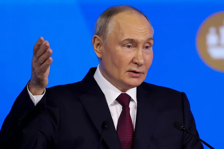 Tổng thống Nga Putin nói các chính trị gia phương Tây đã bác bỏ đề xuất hòa bình của Moskva mà không một chút cân nhắc. (Ảnh: Euronews)