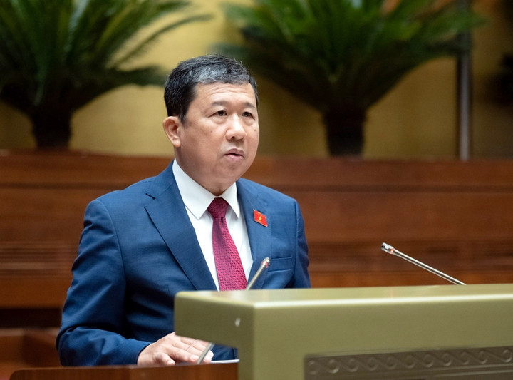 Chủ nhiệm Ủy ban Đối ngoại của Quốc hội Vũ Hải Hà báo cáo giải trình, tiếp thu ý kiến của các vị đại biểu Quốc hội, chỉnh lý dự thảo Nghị quyết phê chuẩn Văn kiện