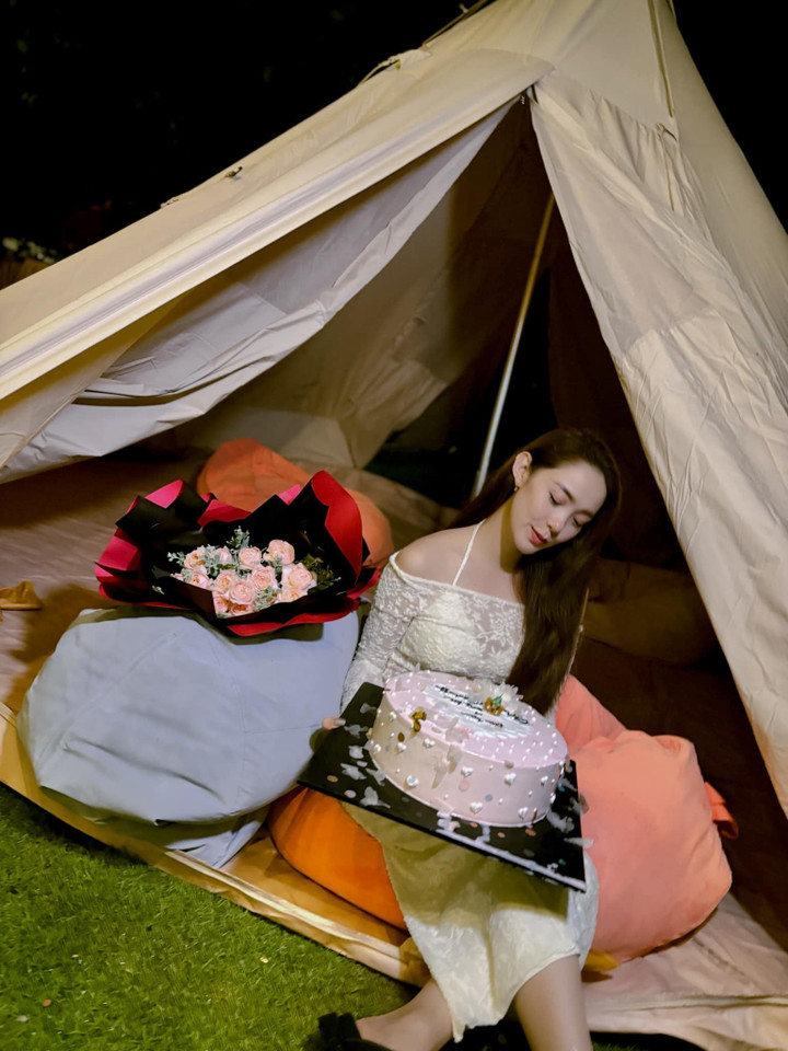 Sinh nhật đáng nhớ của Minh Hằng.