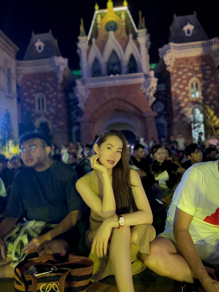 Ở tuổi 37, Minh Hằng sở hữu nhan sắc trẻ trung, xinh đẹp.