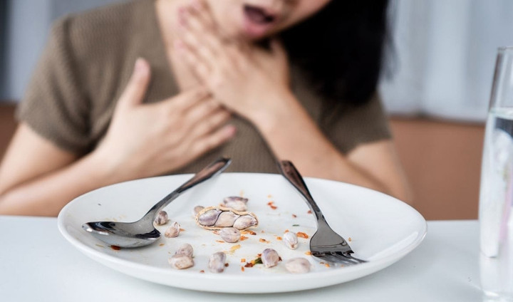 Ước tính khoảng 1-3% người lớn và 4-6% trẻ nhỏ bị dị ứng thức ăn. (Ảnh: Pinterest)