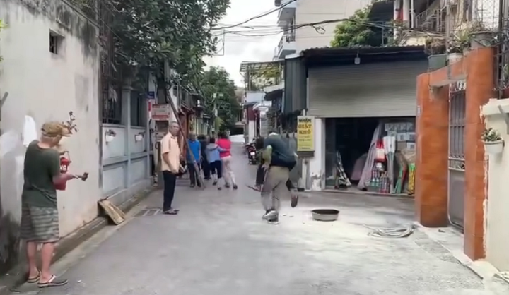 Diễn tập cứu người bị nạn khỏi đám cháy.