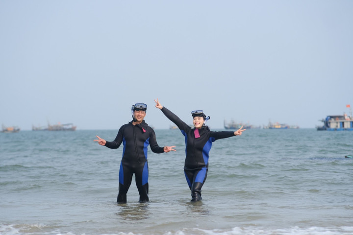 Sao Mai Huyền Trang tập lặn để thực hiện MV với chủ đề bảo vệ môi trường.